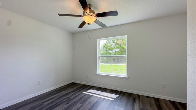 Building Photo - 40 Maple Ln