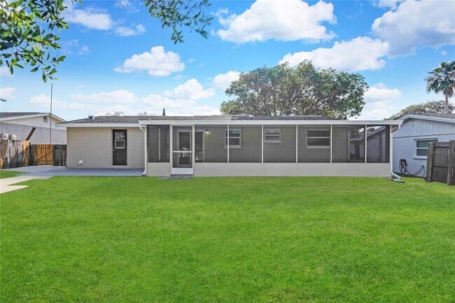 Building Photo - 9236 Rainbow Ln