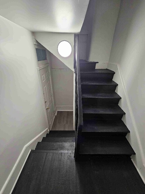 Building Photo - 309 Maple St