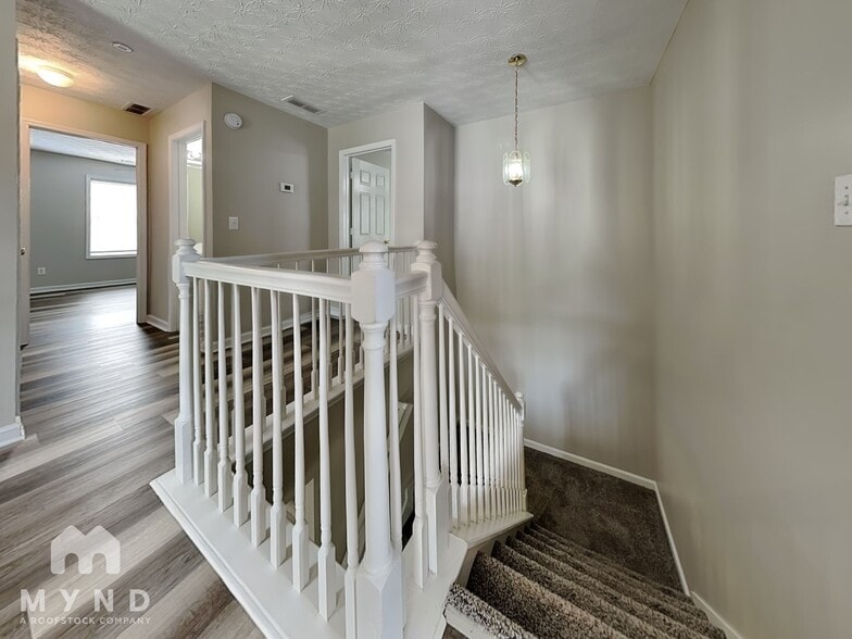 Building Photo - 280 Shadowbrooke Dr