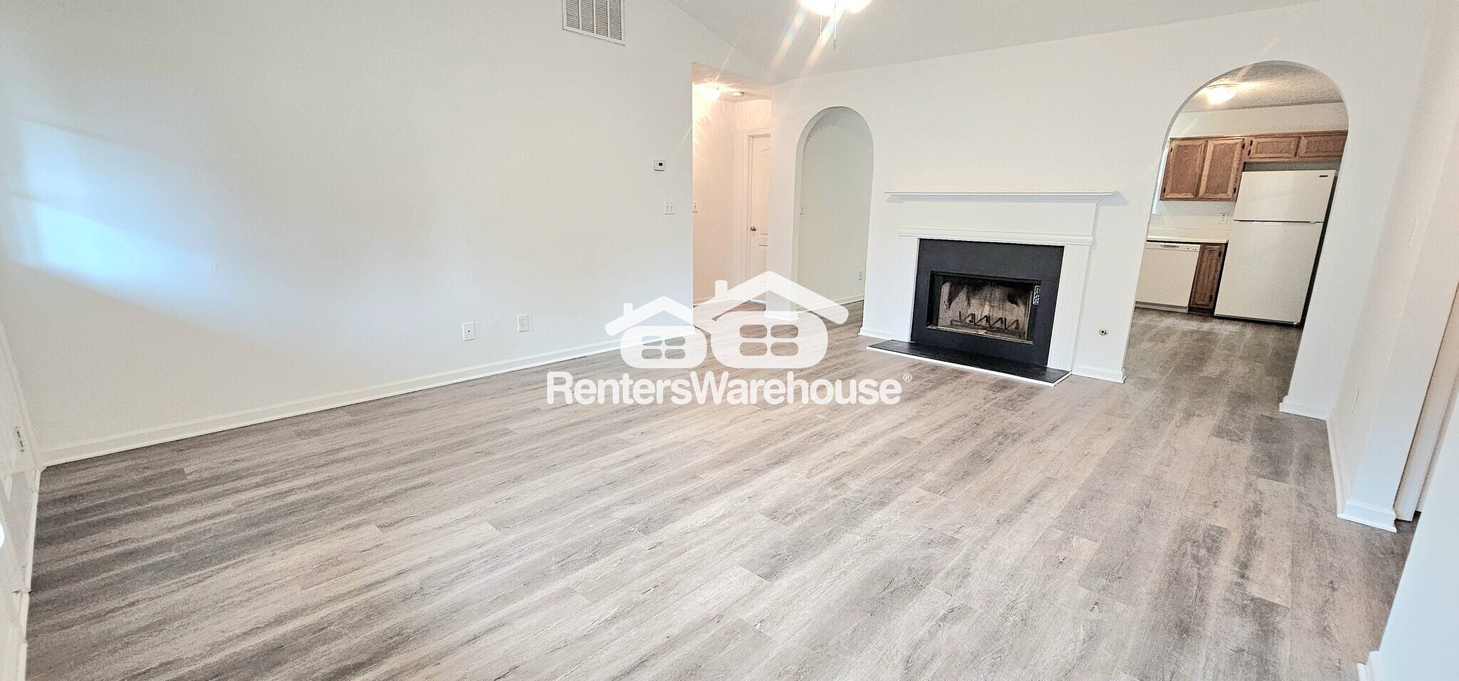Building Photo - 5785 Creekside Dr