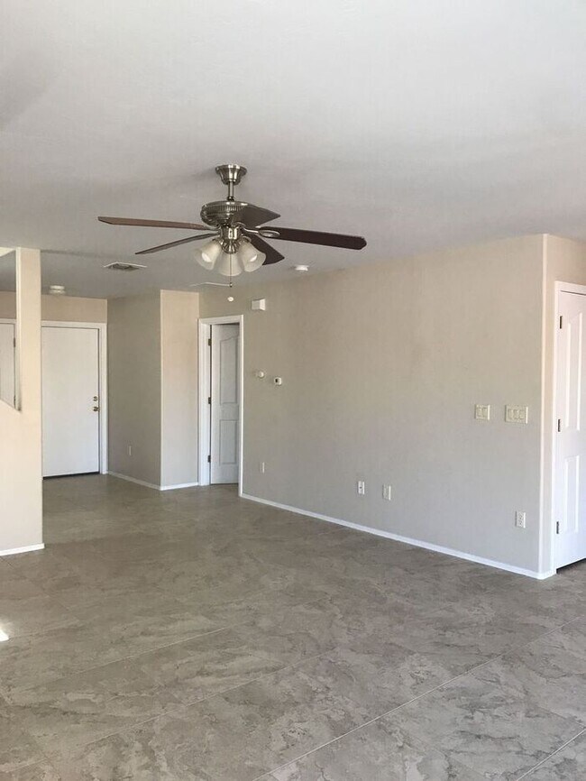 Building Photo - Spacious Marana Living with Loft & Low-Maintenance Appeal