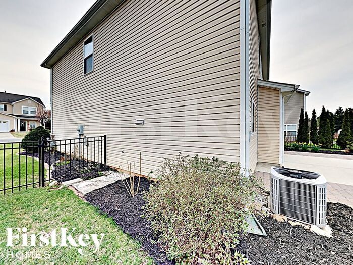 Building Photo - 12812 Cumberland Cove Dr