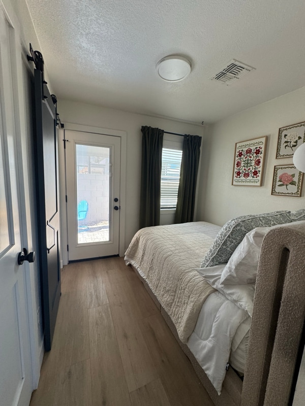 Building Photo - 1155 E Diamond St