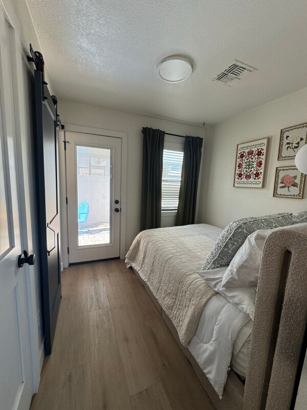 Building Photo - 1155 E Diamond St