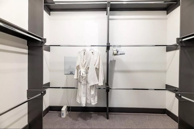 Building Photo - 1404 Goliad St