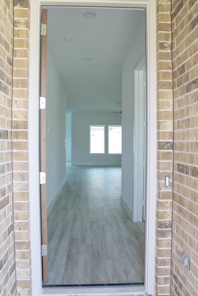 Building Photo - 15212 Tattle Crk Ln