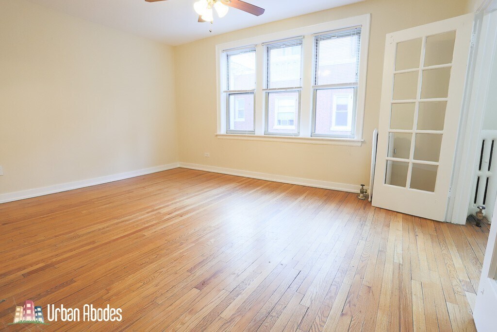 Building Photo - 547 W Surf St