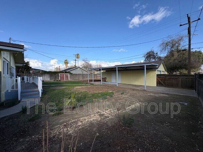 Building Photo - 1424 18th Ave