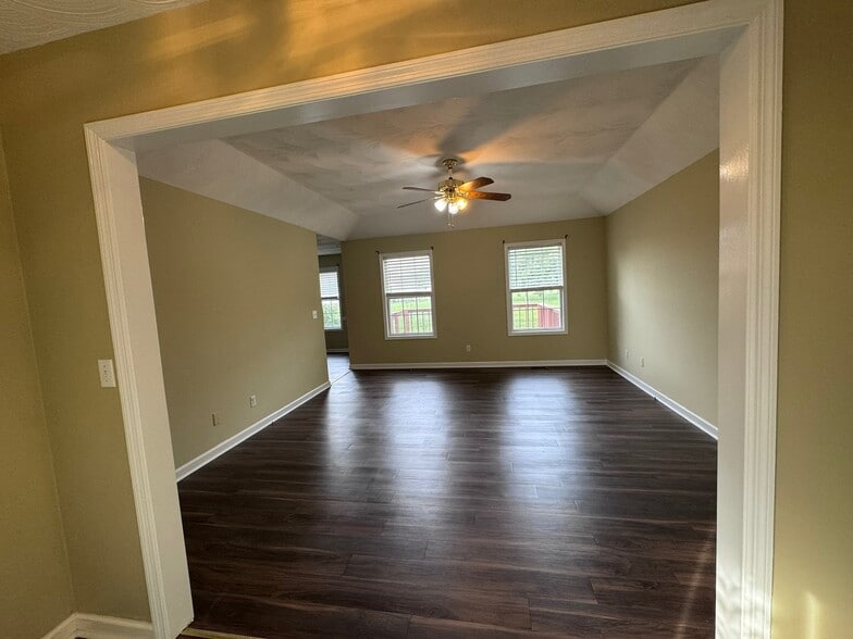 Building Photo - 204 Boone Dr