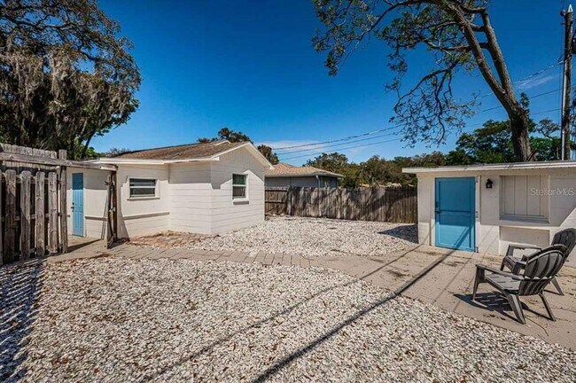 Building Photo - 1233 Sedeeva Cir S