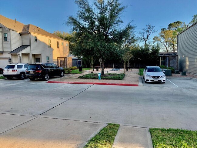 Building Photo - 10942 Cannes Memorial Dr