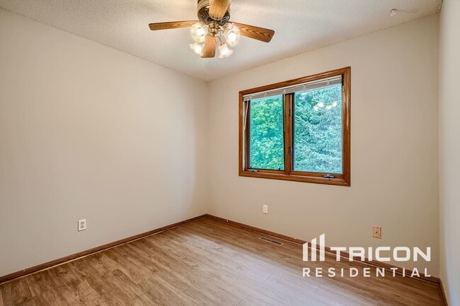 Building Photo - 4840 Evergreen Ln N
