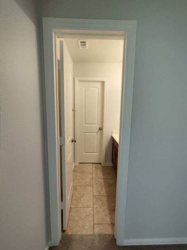 Building Photo - Gorgeous two story house (4BD/3BA) with a ...