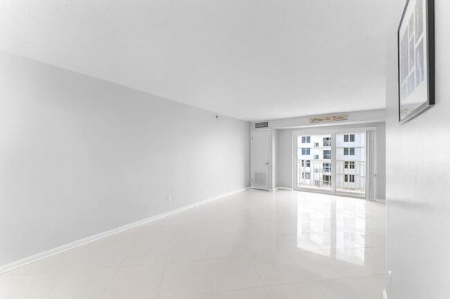 Building Photo - 3215 S Ocean Blvd