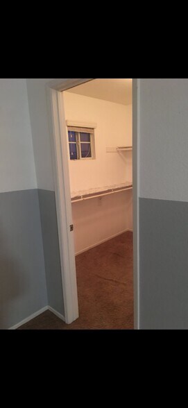 closet - 33792 Harvest Way E
