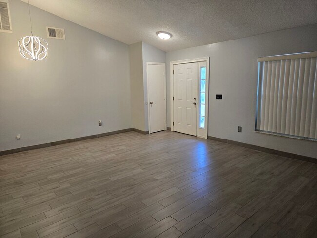 Building Photo - 9560 Brackin St