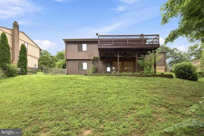 Building Photo - 8811 Burbank Rd