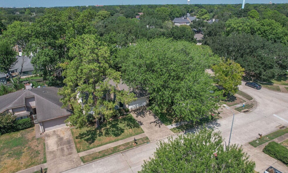 Building Photo - 21306 Park Run Drive