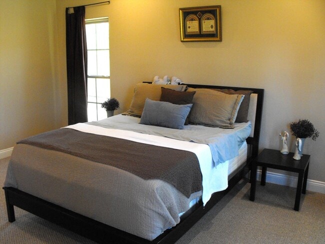 Building Photo - 147 Smithbrook Rd