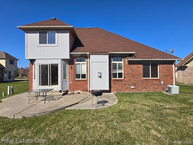 Building Photo - 42510 Pinehurst Dr
