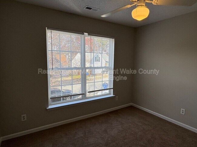 Building Photo - 9704 Erinsbrook Dr