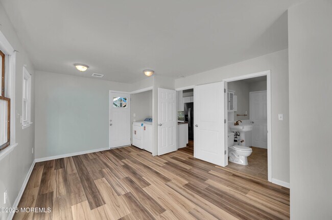 Building Photo - 251 Sprucewood Dr