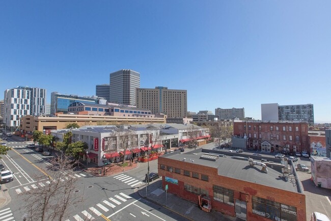 Building Photo - Great natural light in a large condo near ...