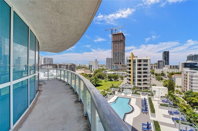 Building Photo - 480 NE 30th St