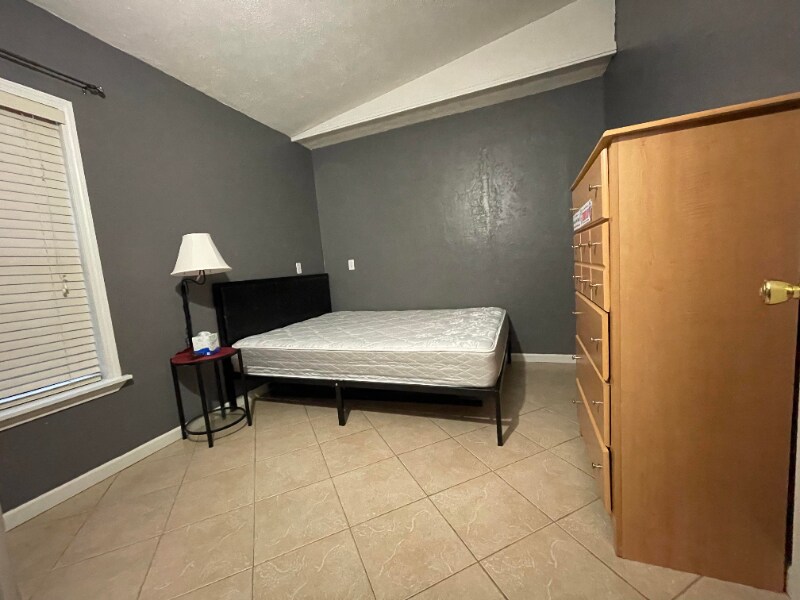 Building Photo - 2169 Estate Cir