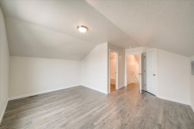 Building Photo - Beautiful 5 Bedroom Home in Nampa, Great Location!