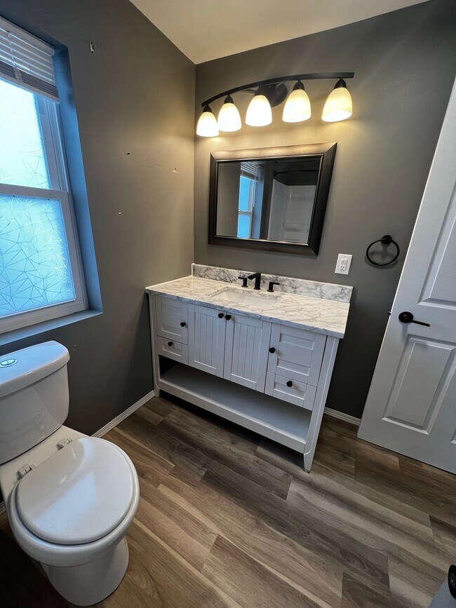 Building Photo - 313 Victoria Ave