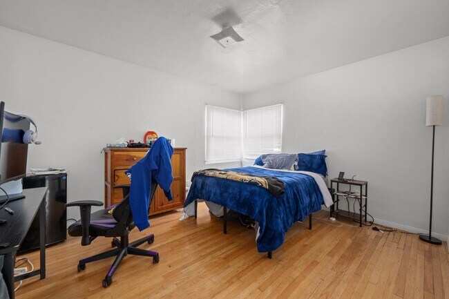 Building Photo - 5379 E Falls View Dr