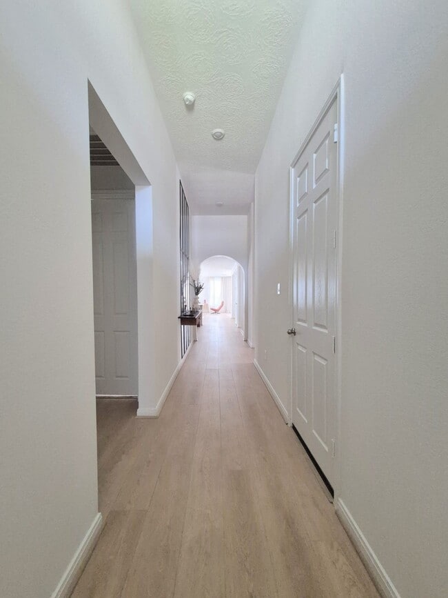 Building Photo - 41818 Buckskin