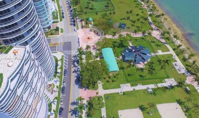 Building Photo - 488 NE 18th St