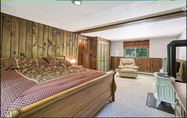 Building Photo - Enfield - 3 Bed, 2 Bath fully furnished home with a loft - $3000