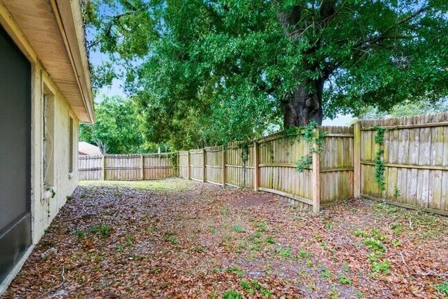 Building Photo - Single Family Home in Lake St George