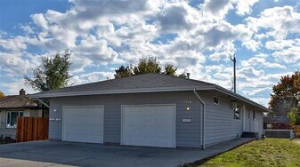 Building Photo - 1716 E Sanson Ave