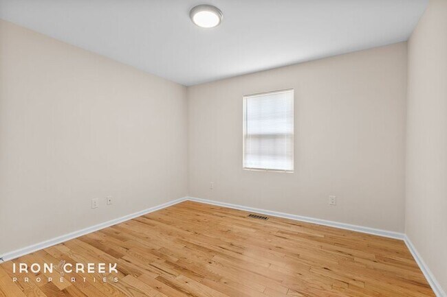 Building Photo - 9 Dundee St