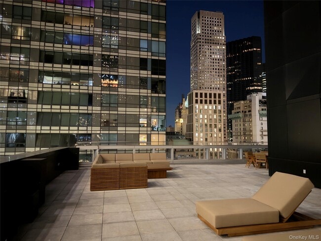 Building Photo - 18 W 53rd St