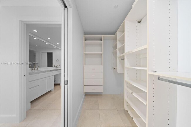 Building Photo - 251 Crandon Blvd