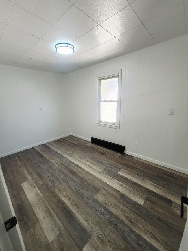 Building Photo - 564 Haller St