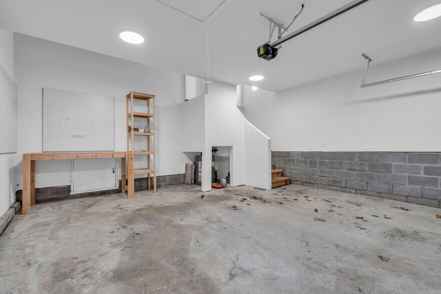 Building Photo - 5904 Colchester Dr