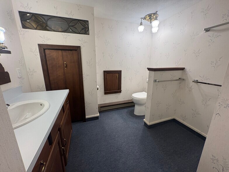 Building Photo - 1512 Winsted Dr