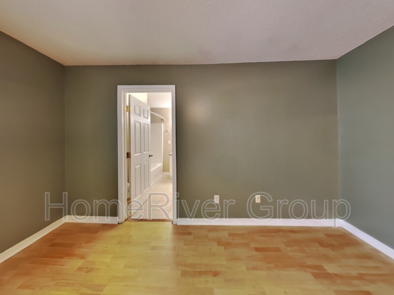 Building Photo - 352 Apple Dr