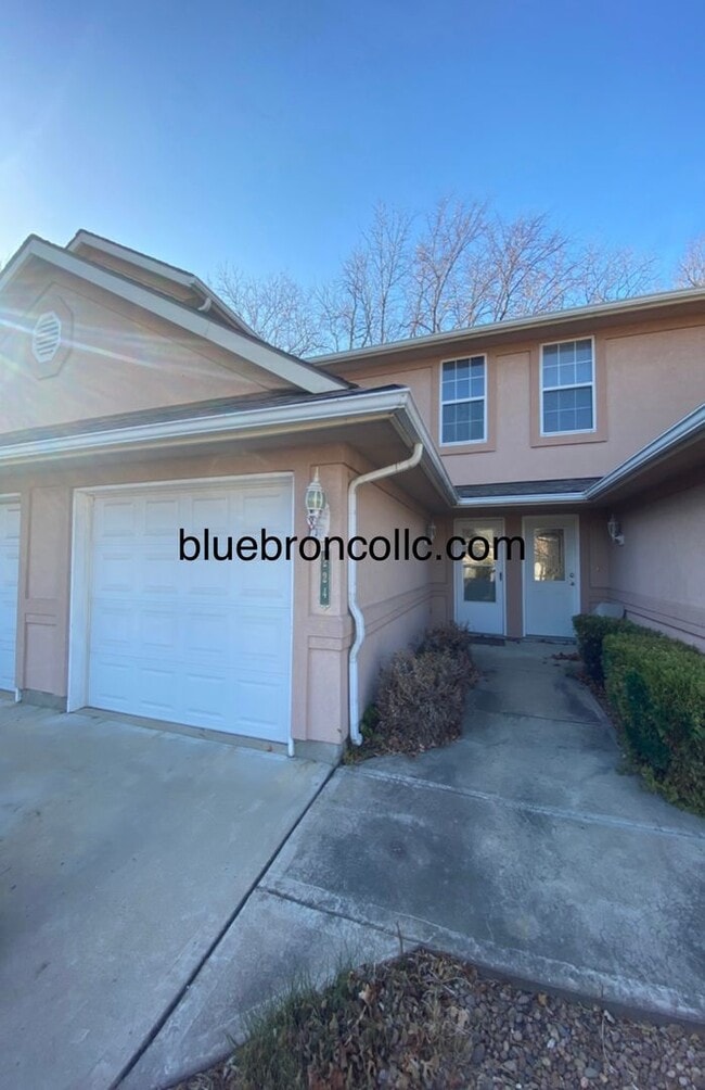 Building Photo - Great price for this spacious updated 2 be...
