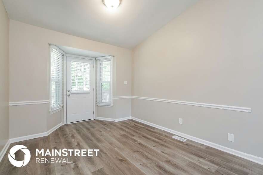 Building Photo - 108 S Bend Dr