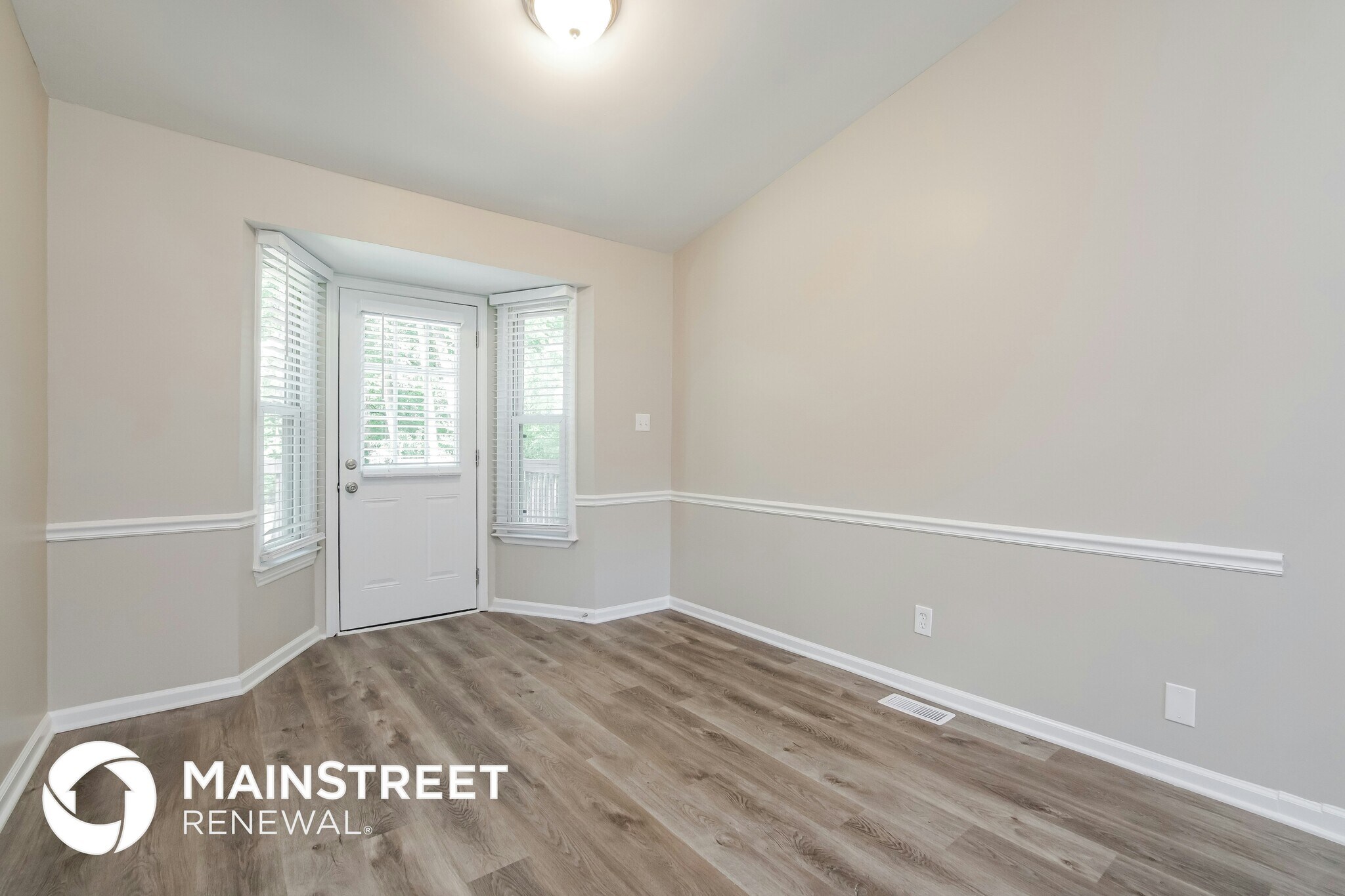 Building Photo - 108 S Bend Dr