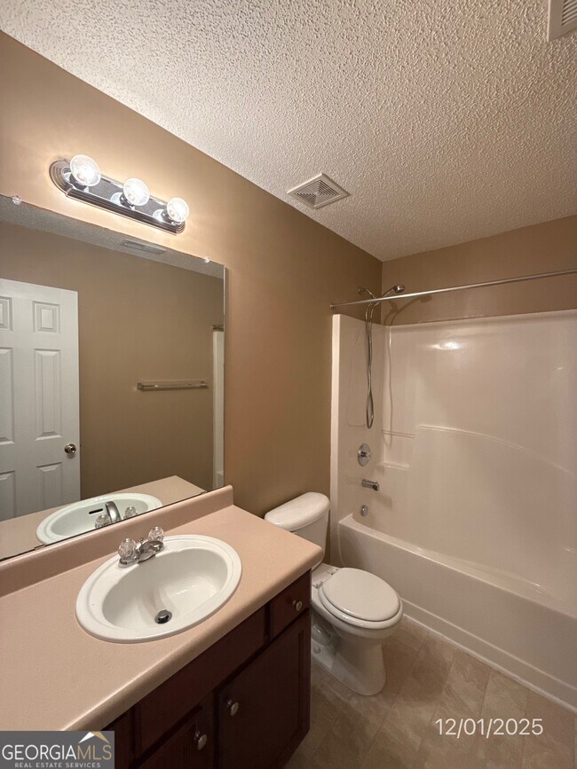 Building Photo - 460 Camella Cir