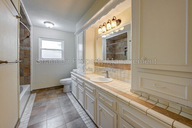 Building Photo - 5403 Clift Haven Dr